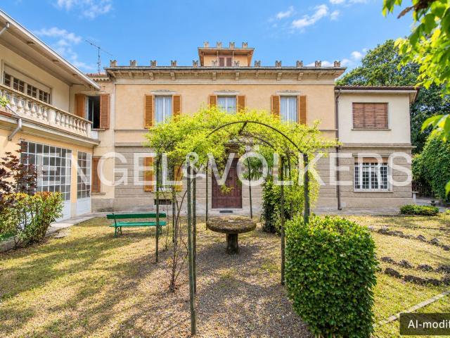 Case e ville in vendita di 291 m² in Via B. Cairoli, 2