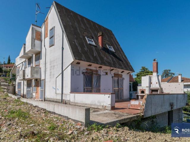 Case e ville in vendita di 291 m² in Via Giacomo Leopardi, 45