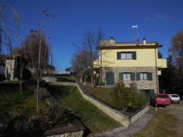 Case e ville in vendita di 291 m² in Via Giacomo Puccini, 7
