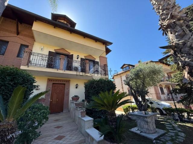 Case e ville in vendita di 291 m² in Via degli Eucalipti, 15