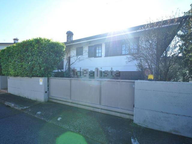 Case e ville in vendita di 291 m² in Via Leonardo Da Vinci, 35
