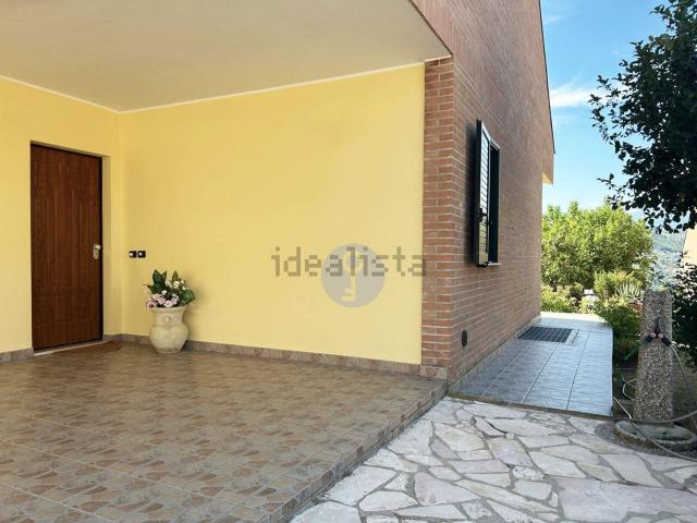 Case e ville in vendita di 292 m² in Via Francesco Marcacci