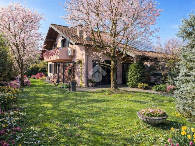 Case e ville in vendita di 292 m² in Via Sicilia, 22