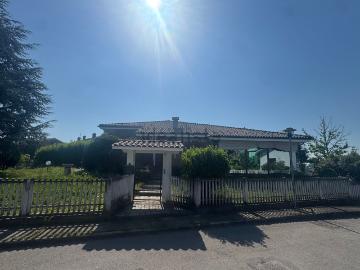 Case e ville in vendita di 292 m² in Via Quattro Venti, 12
