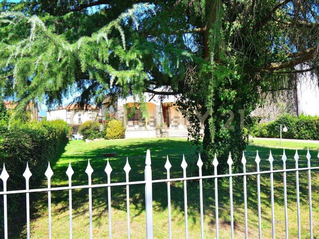 Case e ville in vendita di 293 m²