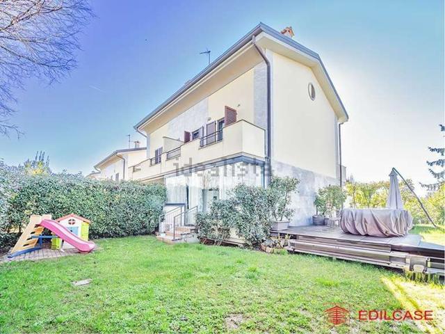 Case e ville in vendita di 293 m² in Via Carlo Maria Maggi