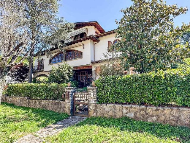 Case e ville in vendita di 293 m² in Via della Repubblica, 32
