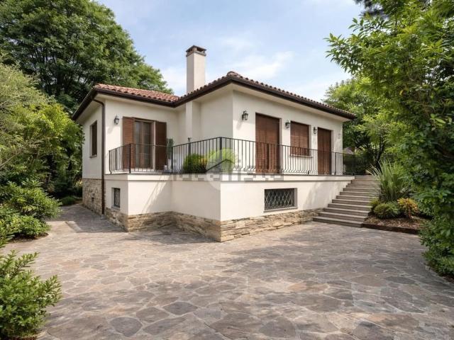 Case e ville in vendita di 293 m² in Via S. Venier