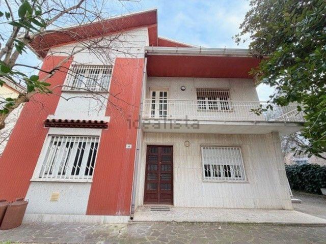 Case e ville in vendita di 293 m² in Via Sciesa