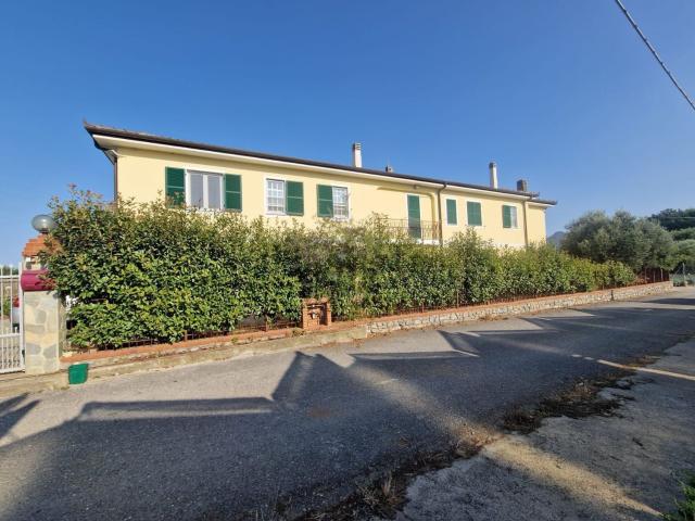 Case e ville in vendita di 293 m² in Via Torre, 1