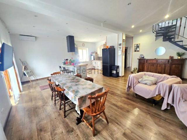 Case e ville in vendita di 294 m² in Via di San Valentino, 63
