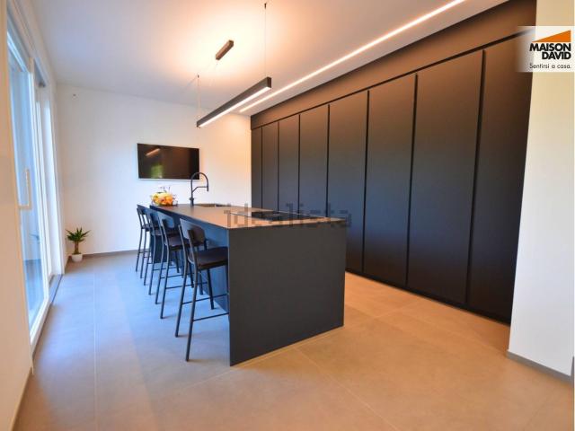 Case e ville in vendita di 294 m² in Via Fantoni, 26