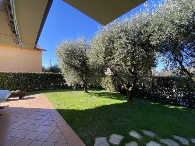 Case e ville in vendita di 294 m² in Via I Maggio