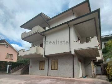 Case e ville in vendita di 294 m² in Via John Fitzgerald Kennedy