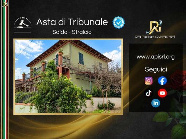 Case e ville in vendita di 294 m² in Via Senese, 12