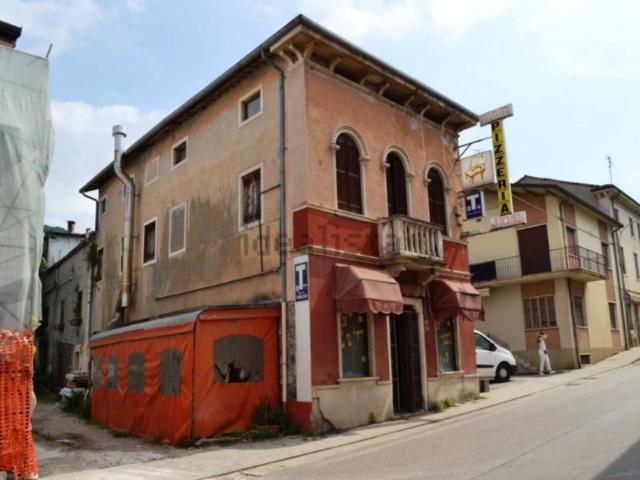 Case e ville in vendita di 294 m² in Via Roma
