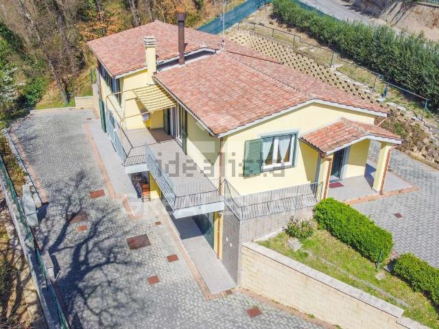 Case e ville in vendita di 294 m² in Via Terni