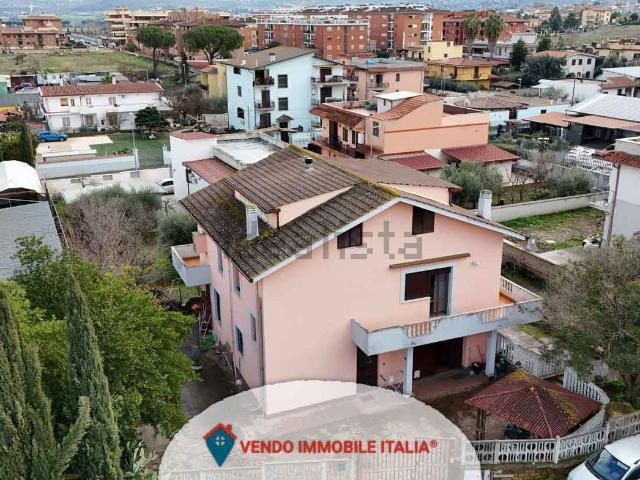 Case e ville in vendita di 294 m² in Via Terranova da Sibari, 54