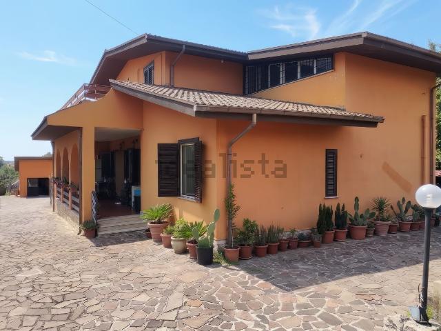 Case e ville in vendita di 295 m² in Via Colle Mainello, 113