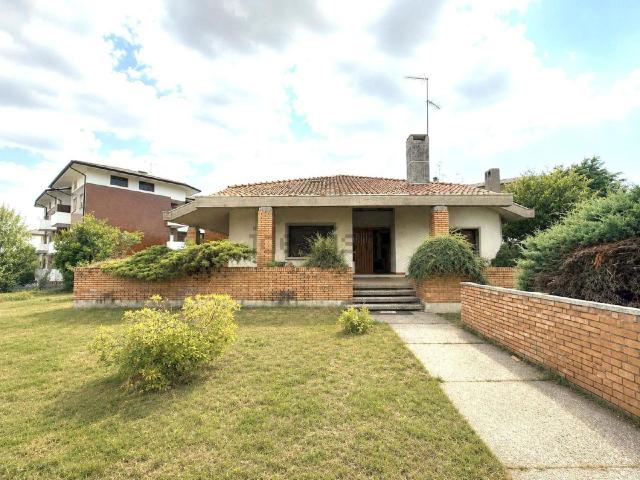 Case e ville in vendita di 295 m² in Via Colugna