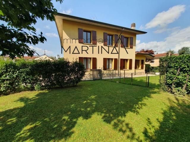Case e ville in vendita di 295 m² in Via Carlo Ceresa