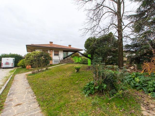 Case e ville in vendita di 295 m² in Via Gianfrancesco da Tolmezzo, 75