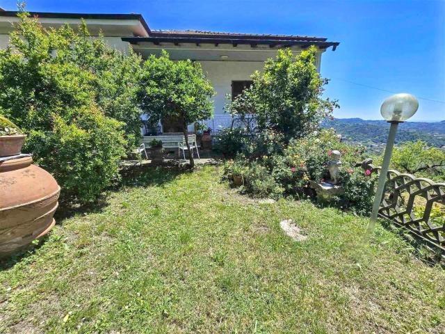 Case e ville in vendita di 295 m² in Via Darola, 1