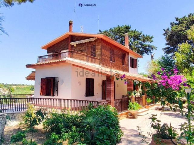 Case e ville in vendita di 295 m² in Via delle Latomie, 39