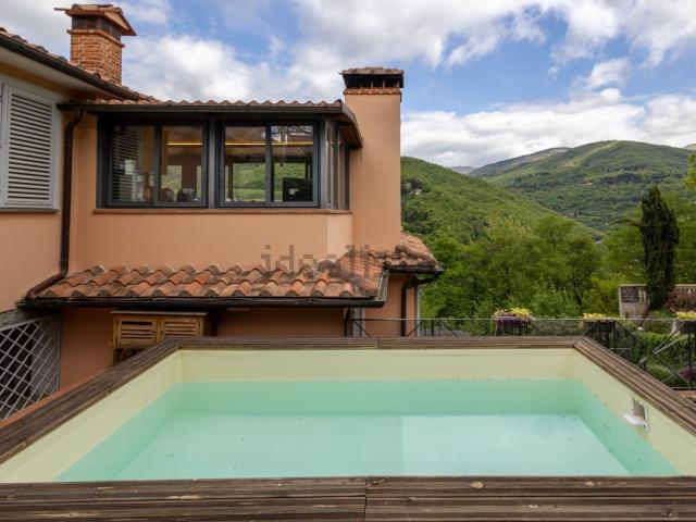 Case e ville in vendita di 295 m² in Via di Casa Nuova, 15