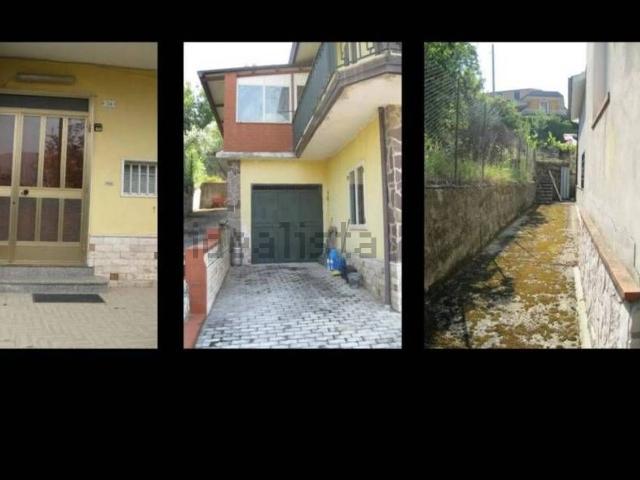 Case e ville in vendita di 295 m² in Via Masaniello Tuoro, 19