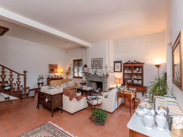Case e ville in vendita di 295 m² in Via San Biagio