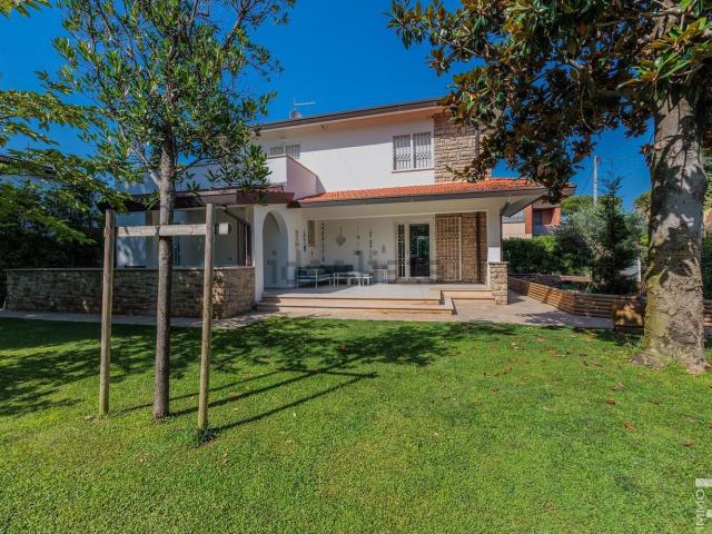 Case e ville in vendita di 295 m² in Via Scassicarli