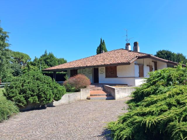 Case e ville in vendita di 295 m² in Viale Marconi, 254