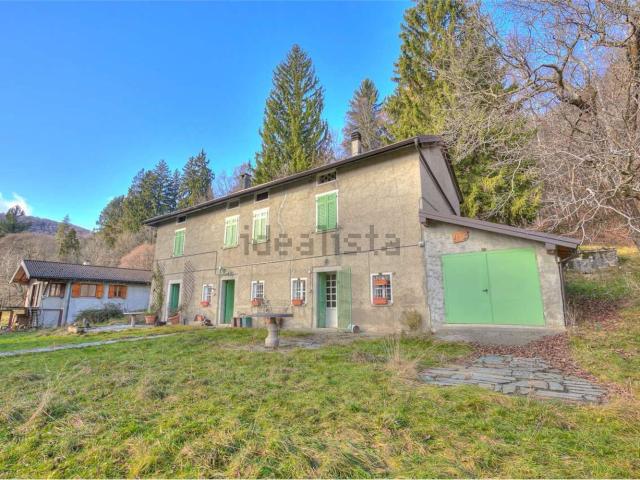 Case e ville in vendita di 296 m²