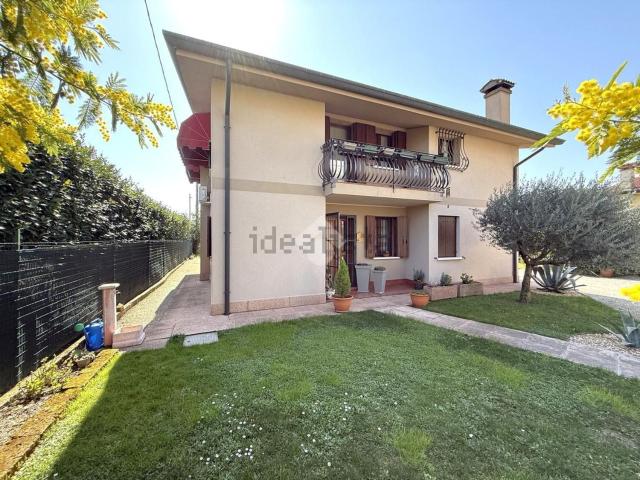 Case e ville in vendita di 296 m²