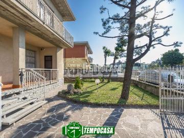 Case e ville in vendita di 296 m²