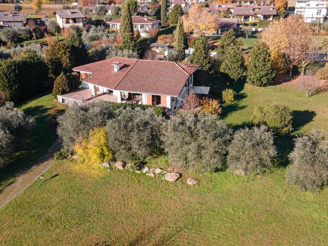 Case e ville in vendita di 296 m² in Via dei Riali, 5