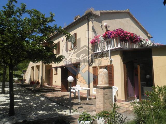 Case e ville in vendita di 296 m² in Via Kennedy