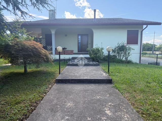 Case e ville in vendita di 296 m² in Via S. Leonardo, 1