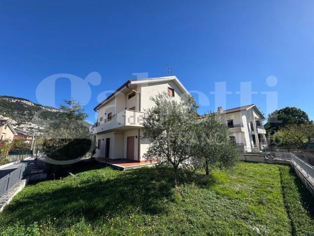 Case e ville in vendita di 296 m² in Via Talete