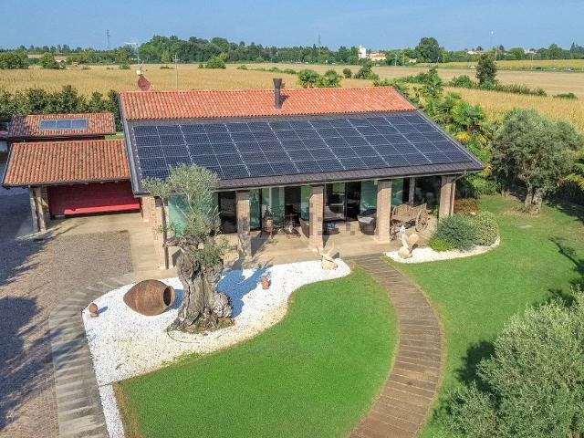 Case e ville in vendita di 296 m² in Via Tito Livio