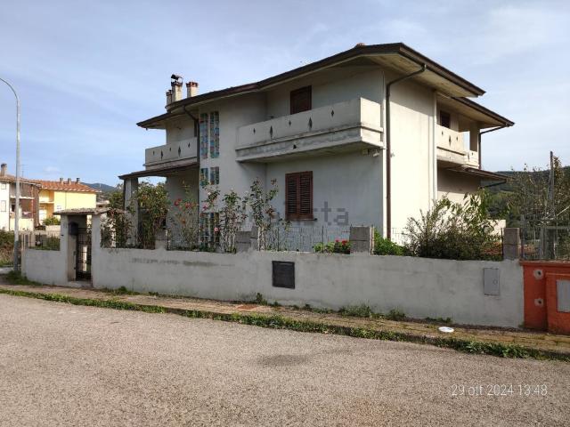 Case e ville in vendita di 296 m² in Via Umberto I