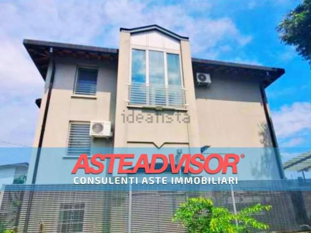 Case e ville in vendita di 296 m² in Via Vallone, 29