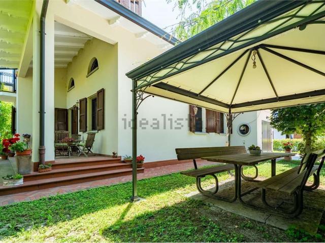 Case e ville in vendita di 297 m² in Via Carlo Poma, 20