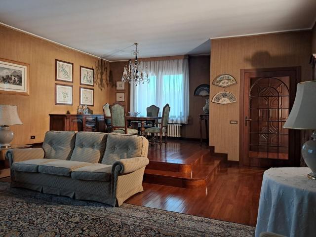 Case e ville in vendita di 297 m² in Via Croci Francesco, 15