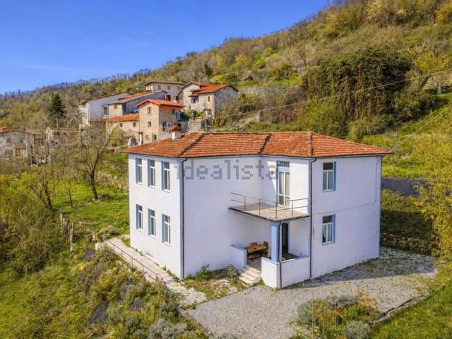 Case e ville in vendita di 297 m² in Via del vicolo del Voltone, 6