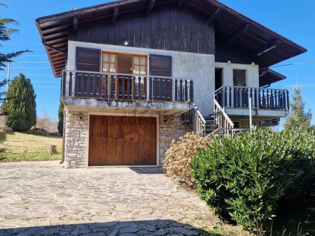 Case e ville in vendita di 297 m² in Via Prada, 15