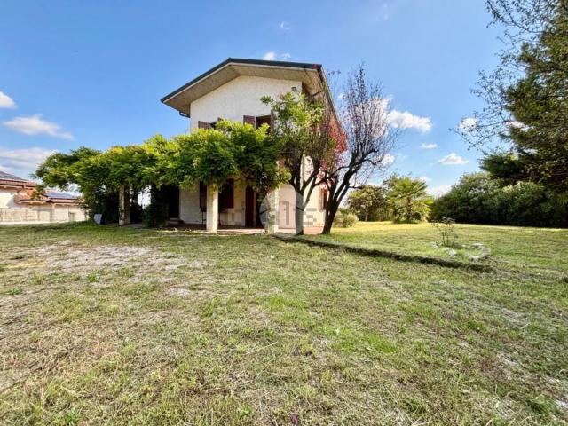 Case e ville in vendita di 297 m² in Via Ridello, 20