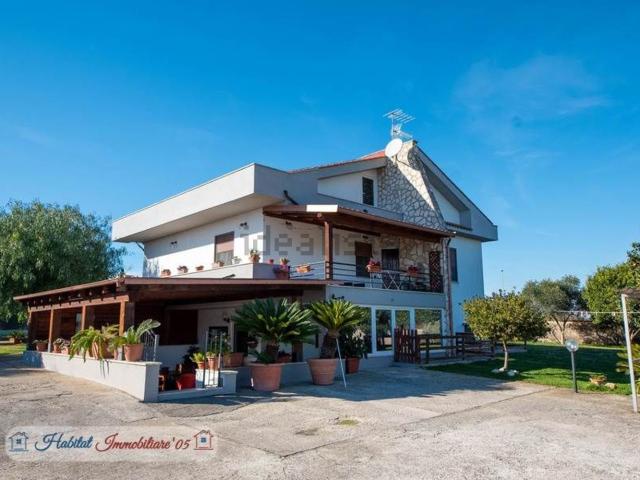 Case e ville in vendita di 297 m² in Via Tarano, 7