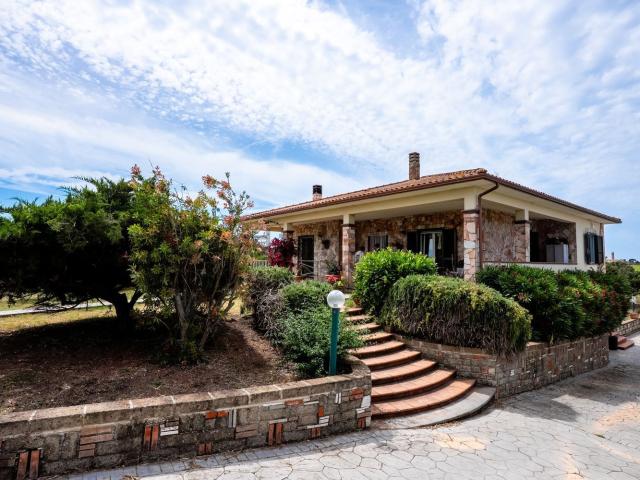 Case e ville in vendita di 298 m² in Via Adda, 11